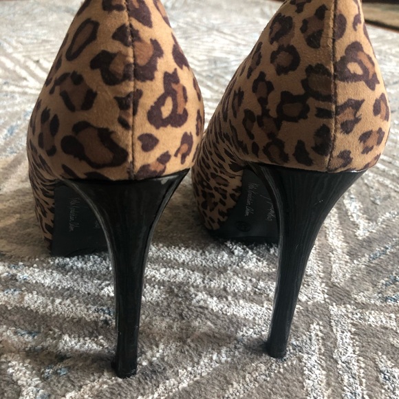 Shoes - Picture 2 of 9